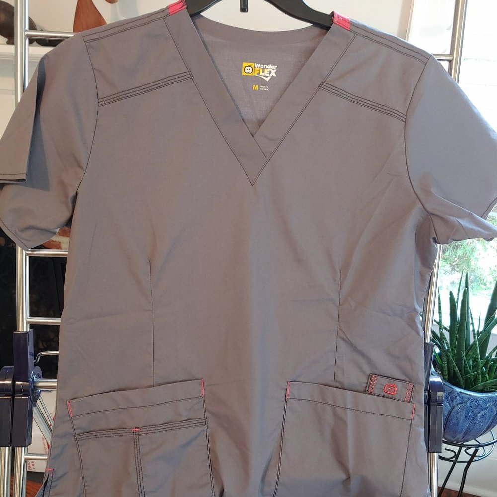 WonderWink "Flex" scrub top. Medium